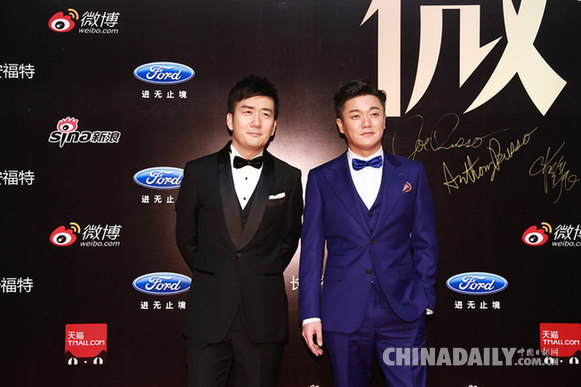 筷子兄弟嗨唱《小苹果》 向《美国队长3》导演