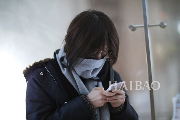 整个时尚圈都中枪?告别低头族难看驼背,一条毛