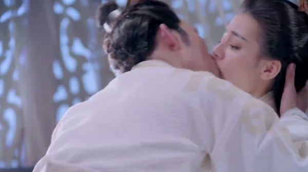 羞!迪丽热巴张彬彬激吻 《秦时丽人》吻戏甜虐