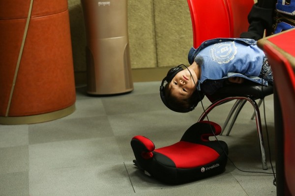 嗯哼电台首秀逼疯霍思燕 化身表情包