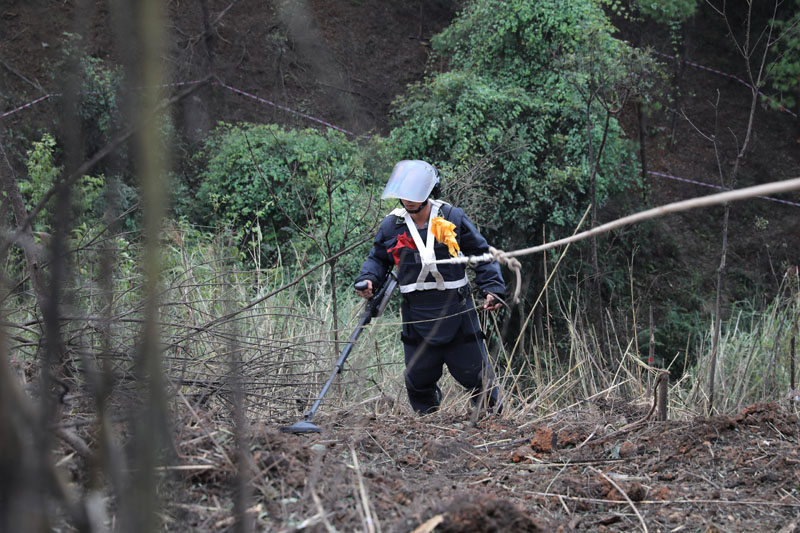 中越边境广西段新一轮扫雷行动移交最后一处深