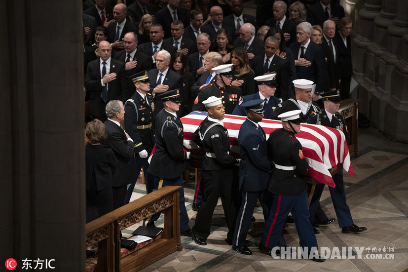 美国前总统老布什葬礼举行 小布什致悼词几度哽咽轻抚灵柩 中国日报