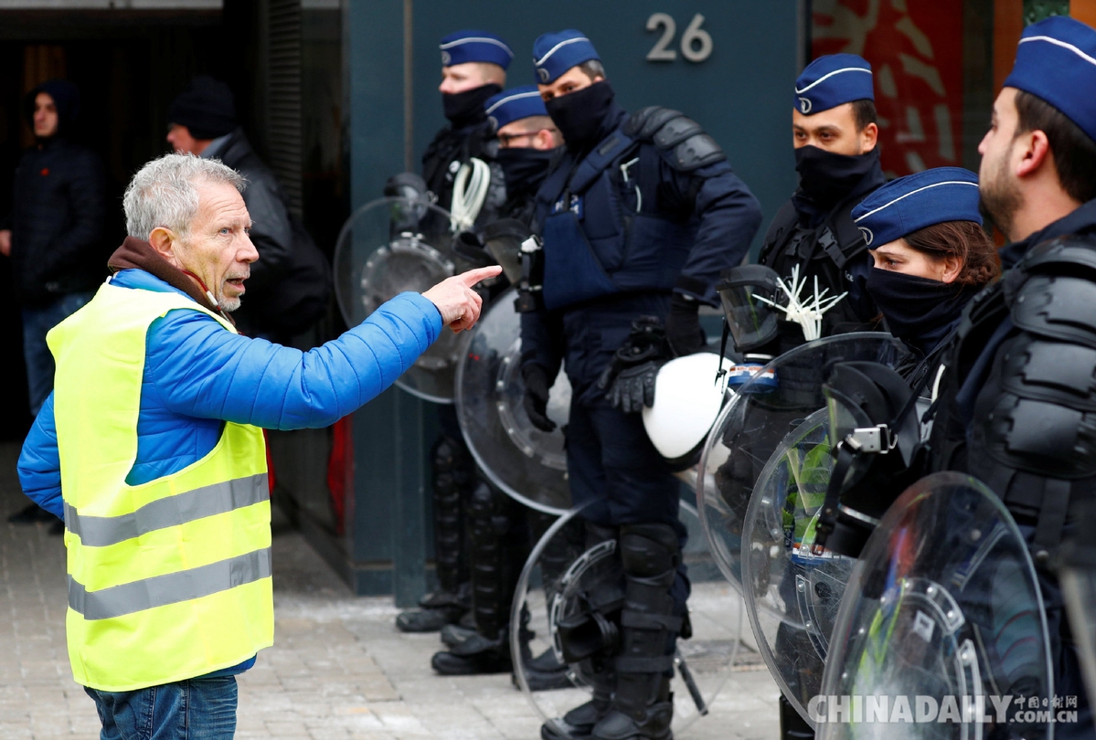 法国“黄背心”抗议示威运动扩散至欧洲多国