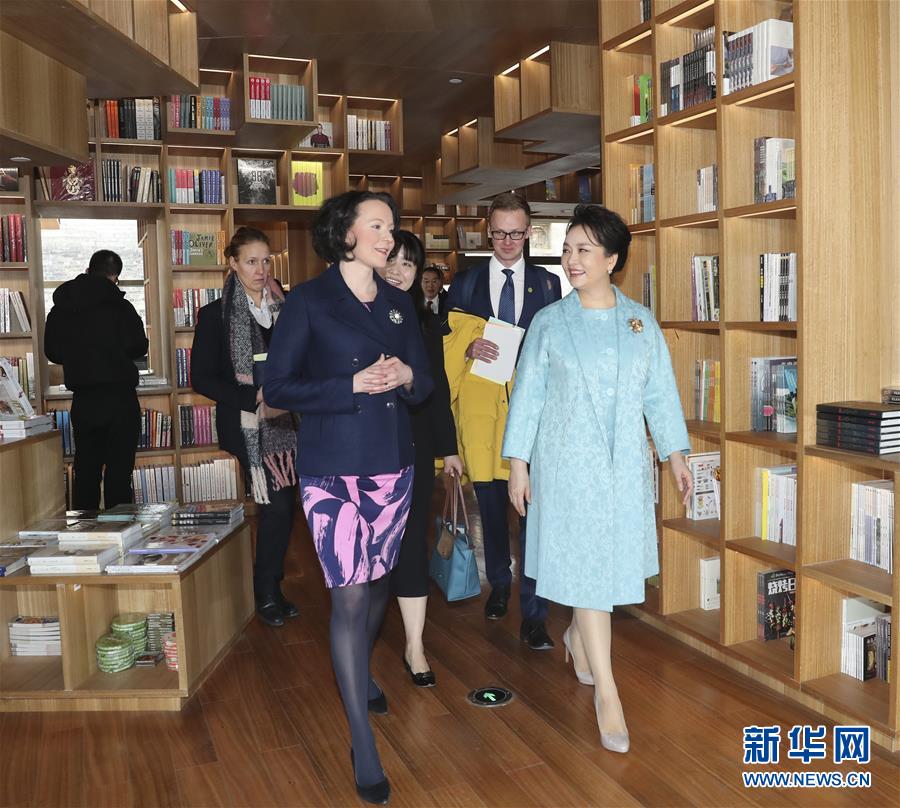 （XHDW）（3）彭丽媛同芬兰总统夫人豪吉欧欣赏音乐诗会