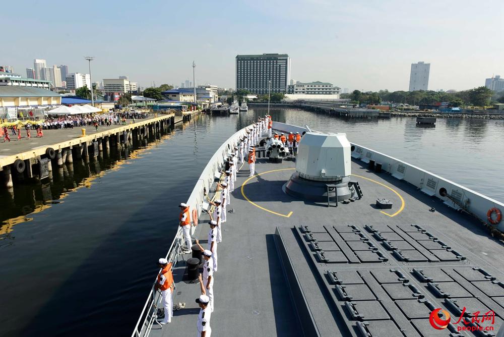 1月17日，中国海军第30批护航编队抵达菲律宾马尼拉港，图为芜湖舰驶抵马尼拉港。来永雷 摄