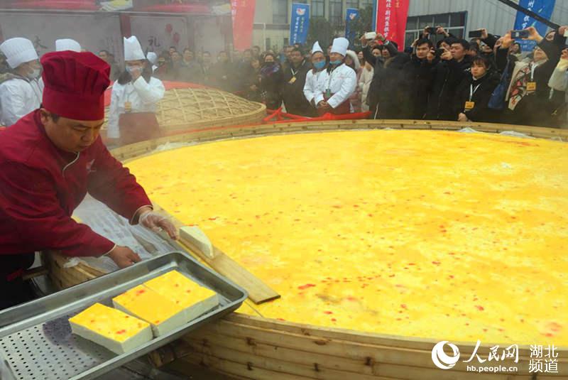 首届湖北·荆州鱼糕节开幕 “超级鱼糕”刷新世界纪录【3】