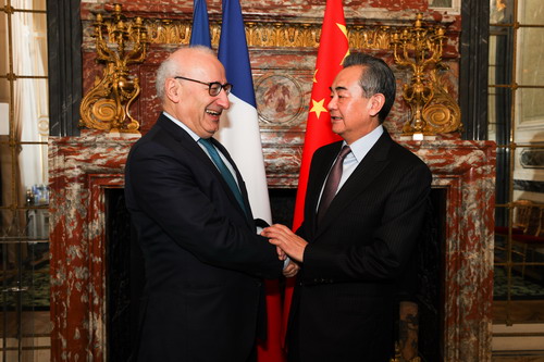 王毅同法国总统外事顾问埃蒂安举行磋商