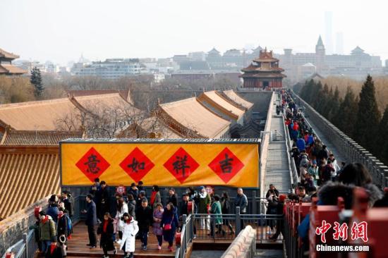 "2月5日农历正月初一，北京故宫博物院人头攒动，大批市民进宫过大年。<a