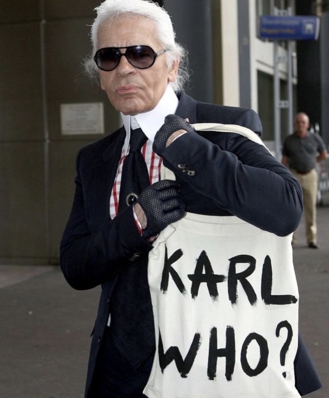 老佛爷Karl Lagerfeld最后一场谢幕 从此上帝