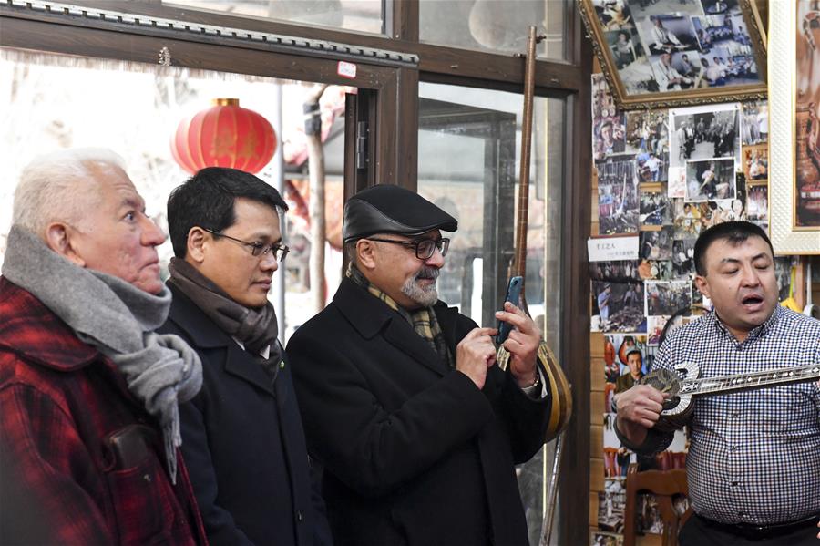 （图文互动）（2）八国常驻日内瓦代表和主要外交官参访新疆　感受社会稳定认可去极端化措施