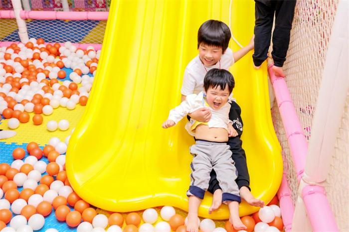 杨家兄弟初长成！黄圣依儿子安迪安麟同框萌翻网友