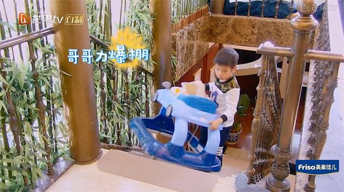 杨家兄弟初长成！黄圣依儿子安迪安麟同框萌翻网友