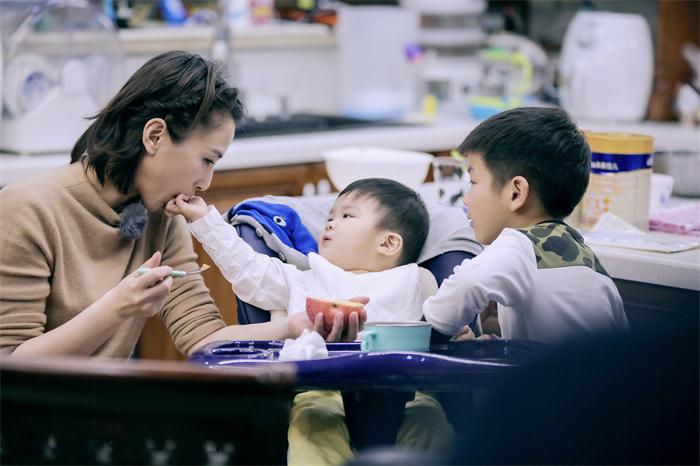 杨家兄弟初长成！黄圣依儿子安迪安麟同框萌翻网友