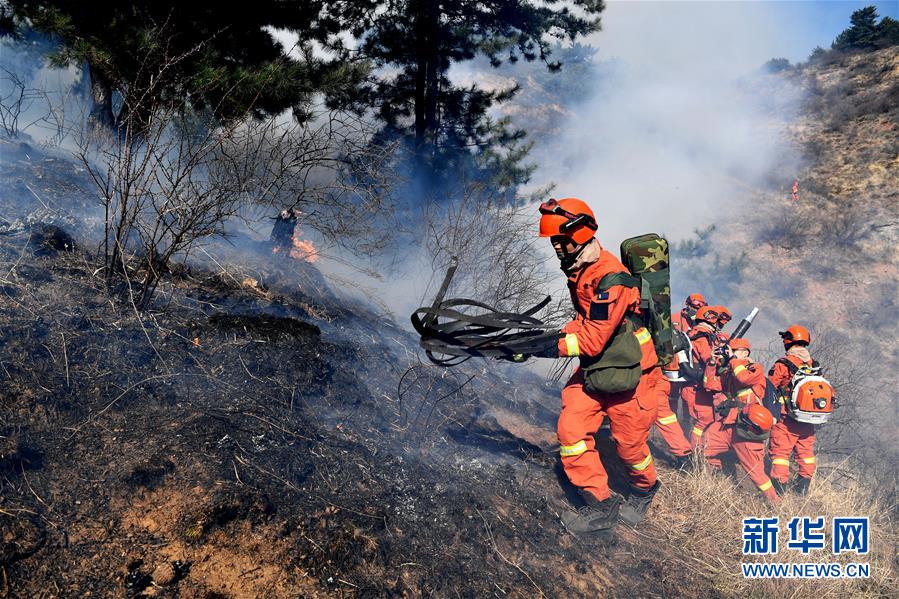 （新华网）（1）山西沁源“3·29”森林火灾蔓延势头初步得到遏制