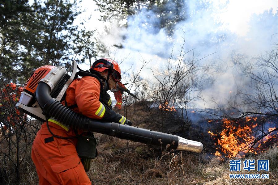 （新华网）（2）山西沁源“3·29”森林火灾蔓延势头初步得到遏制