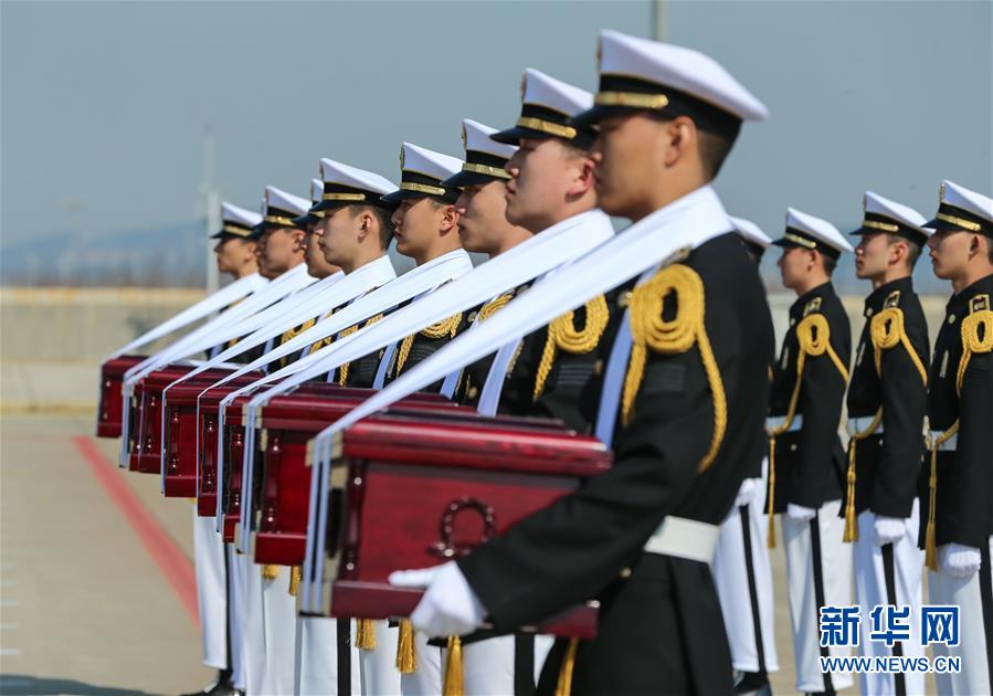 （国际）（2）第六批在韩中国人民志愿军烈士遗骸交接仪式在韩国举行