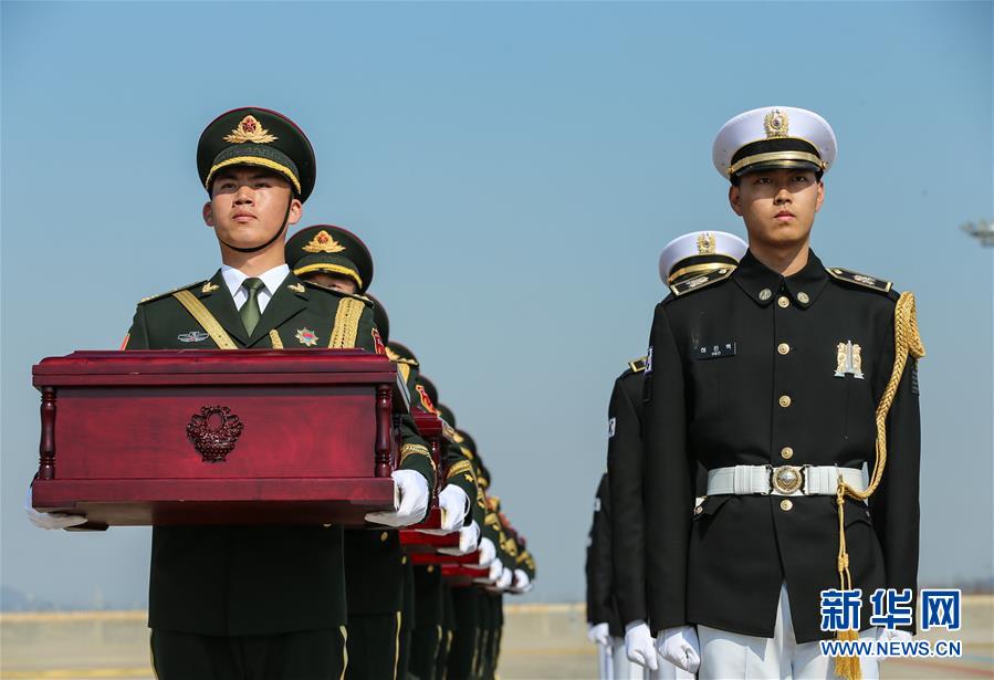 （国际）（4）第六批在韩中国人民志愿军烈士遗骸交接仪式在韩国举行