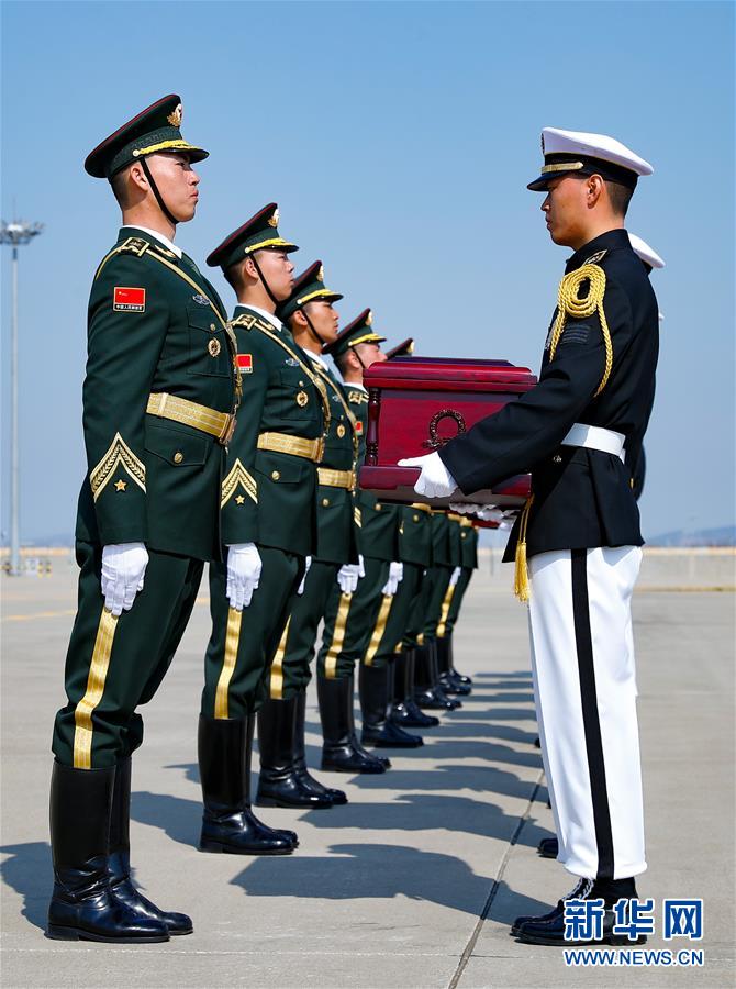 （国际）（6）第六批在韩中国人民志愿军烈士遗骸交接仪式在韩国举行