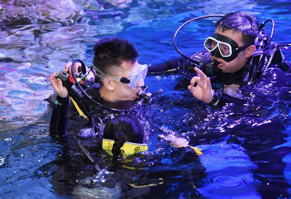 新款儿童潜水服套装2.5MM分体保暖泳衣男女童长袖长裤冲浪服R025-阿里巴巴