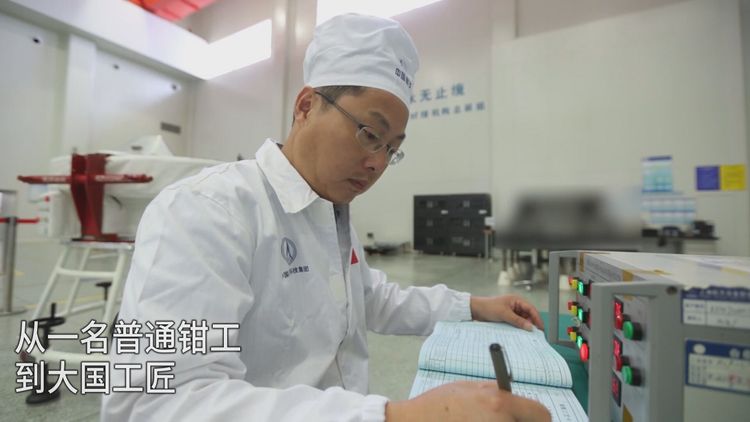 从工人运动到劳模精神 这些都是中国劳动者