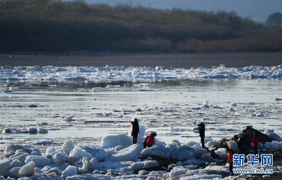 #（环境）（5）黑龙江呼玛：跑冰排景象引游人