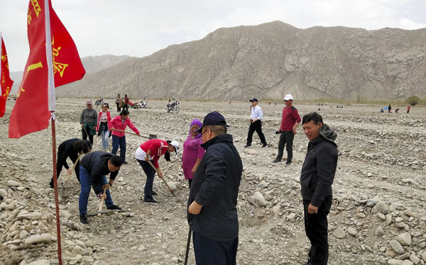 阿合奇县:用种植改变乡村面貌