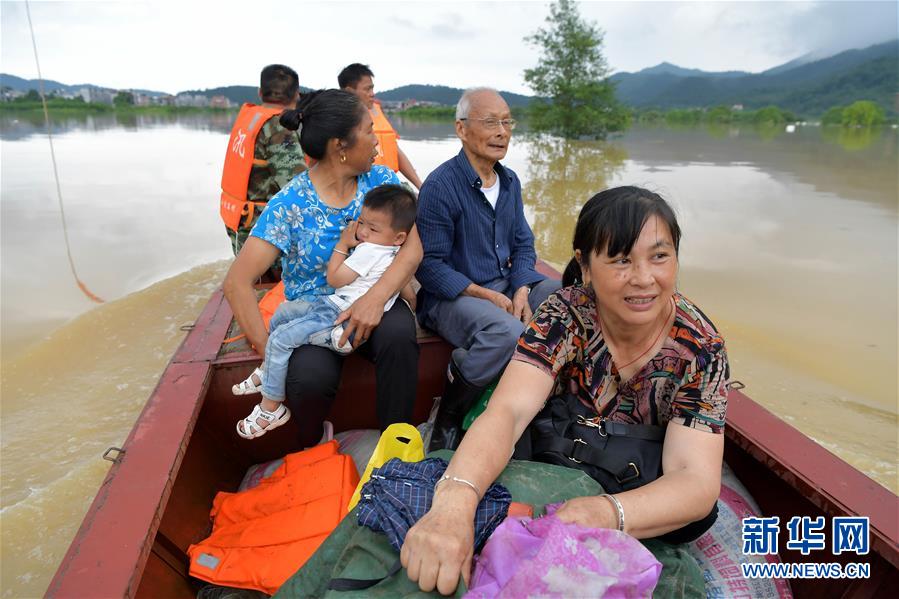 （社会）（1）洪流逆行——在中乡救援记