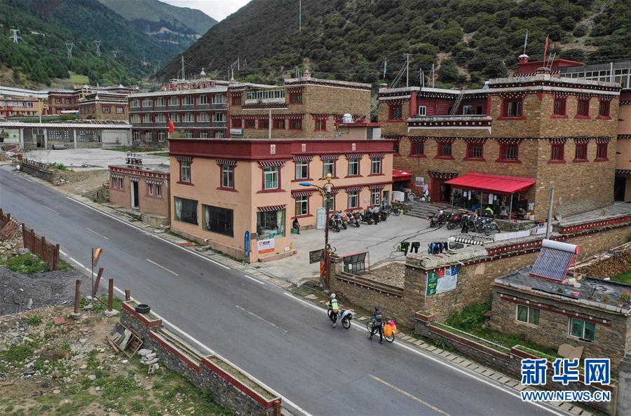 （社会）（4）川藏公路沿线群众走上致富路