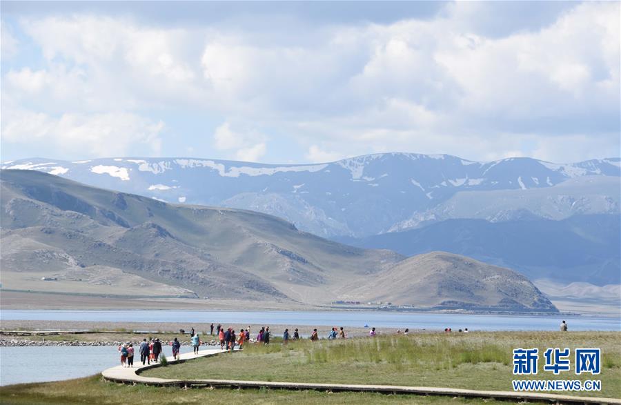 （图文互动）（2）新疆赛里木湖：水清草绿回归“高颜值”