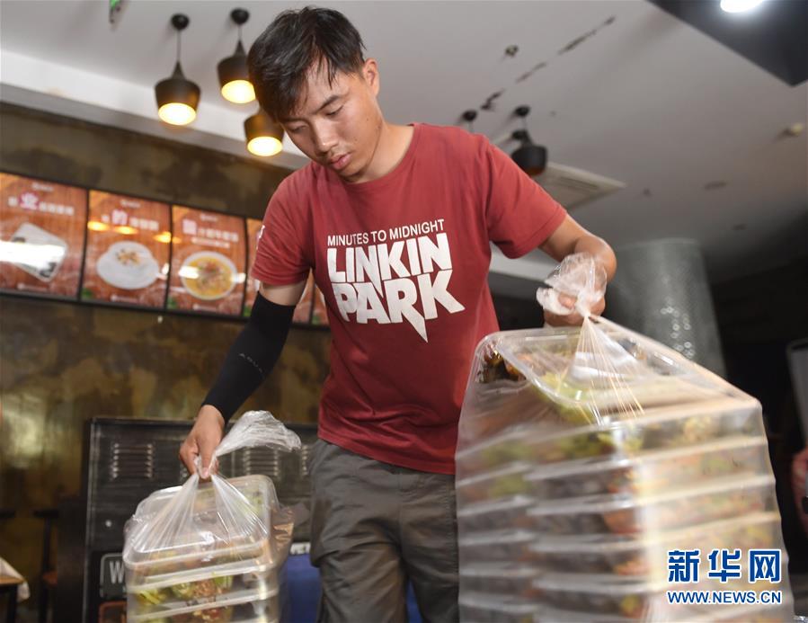 （图片故事）（3）“无声外卖”托起自食其力生活希望