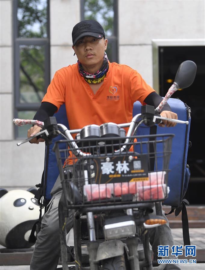 （图片故事）（5）“无声外卖”托起自食其力生活希望