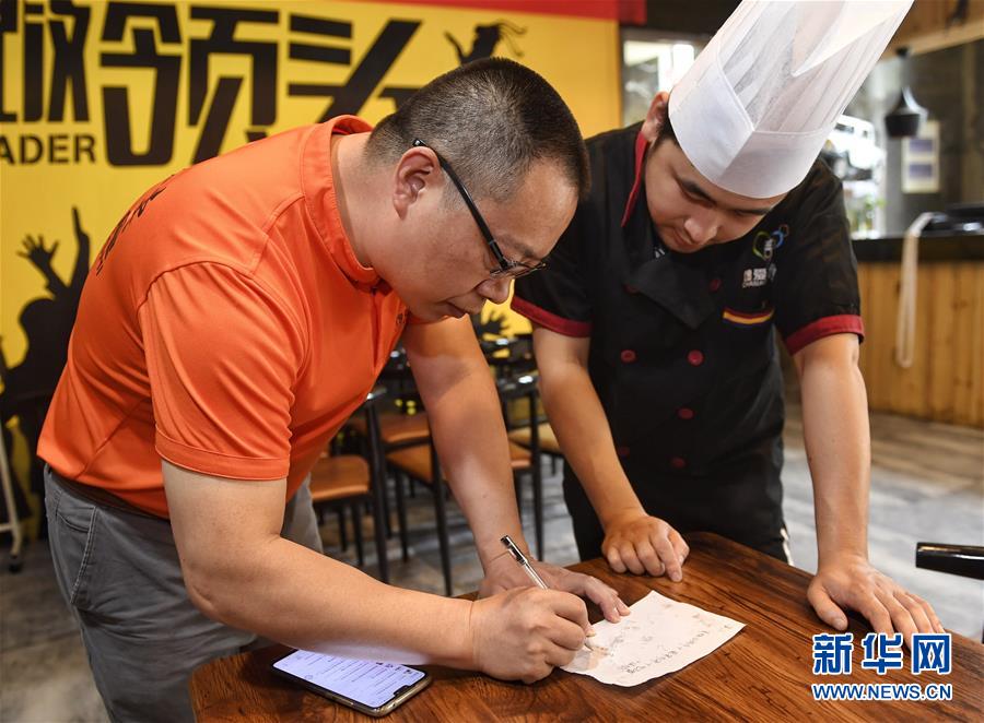 （图片故事）（10）“无声外卖”托起自食其力生活希望