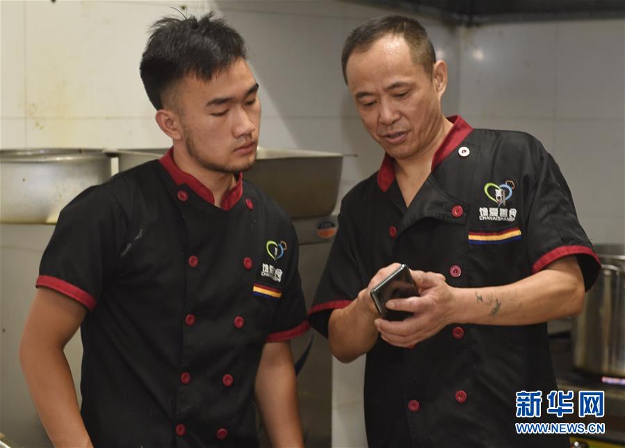 （图片故事）（13）“无声外卖”托起自食其力生活希望