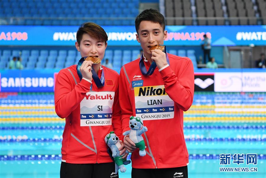 （游泳世锦赛）（1）跳水——混合双人10米台：练俊杰/司雅杰夺冠