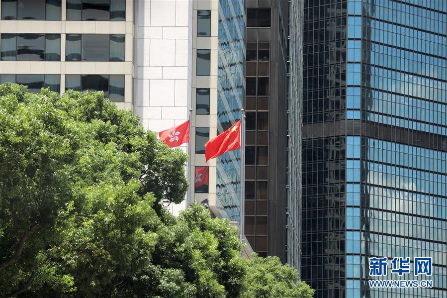 （图文互动）（8）特写：五星红旗在香港高高飘扬