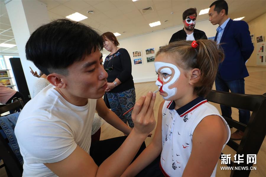 （国际）（5）中国国家京剧院在白俄罗斯举办京剧艺术互动讲座