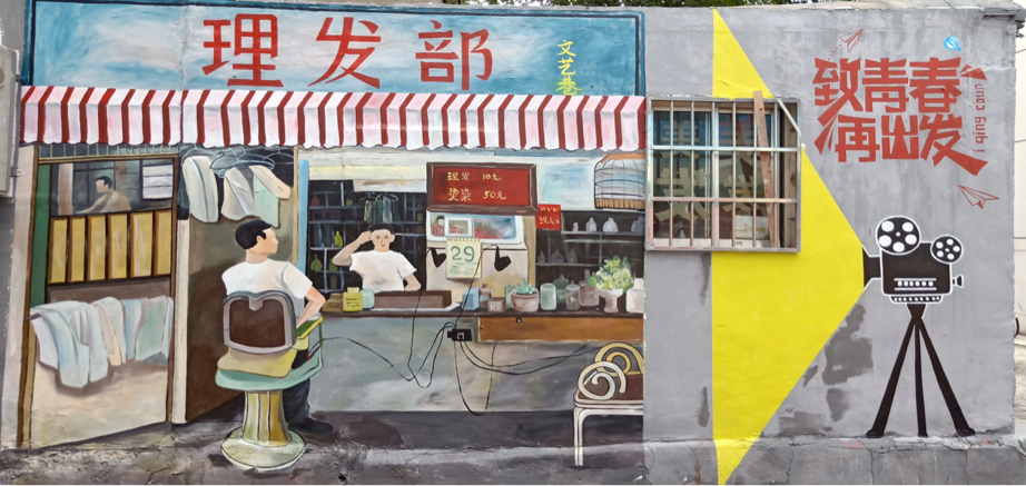 "百货店里商品琳琅满目;七八十年代的摄影老照片;从新市区开往老城的