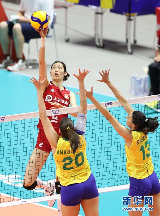 （体育）（6）排球——女排世界杯：中国队胜巴西队