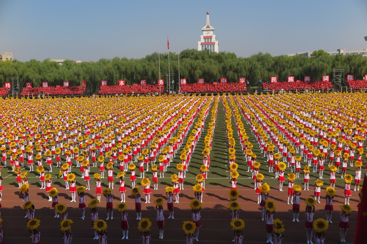 56个民族超万名师生在宁夏唱响中国梦