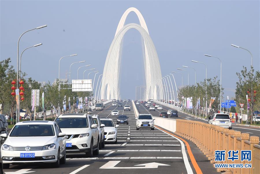 （社会）（4）北京：新首钢大桥开通