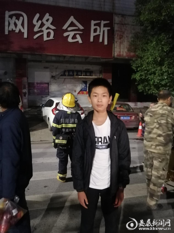 娄底新化一名中学生勇当义务“消防员”获点赞
