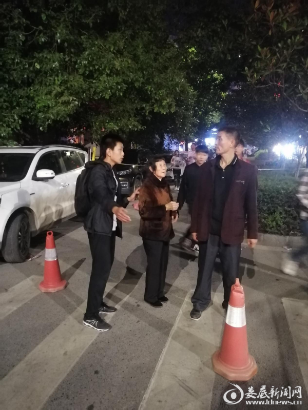 娄底新化一名中学生勇当义务“消防员”获点赞