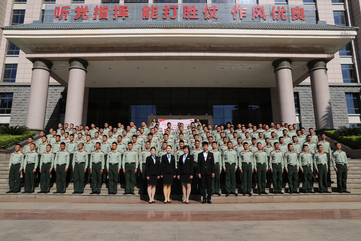 武警南宁支队官兵参观新中国成立70周年广西发展概况展坚定扎根驻地