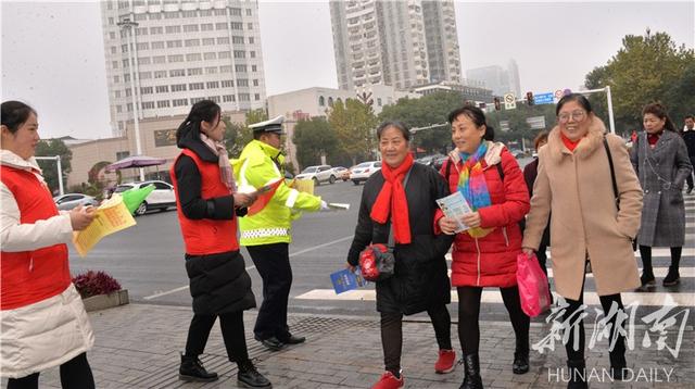 常德：交警联播联动开展122“全国交通安全日”主题宣传活动