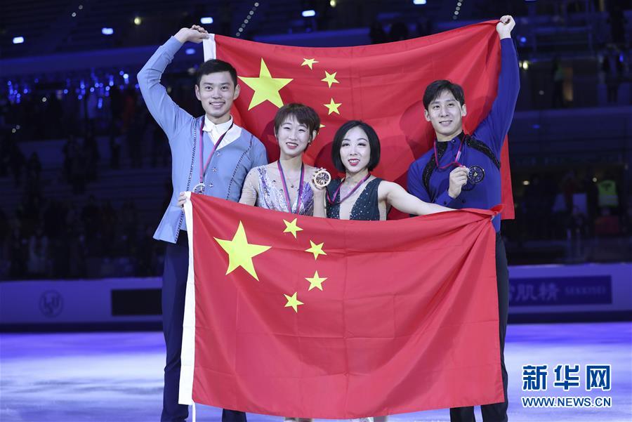 （体育）（1）花样滑冰——大奖赛总决赛：中国选手包揽双人滑金银牌