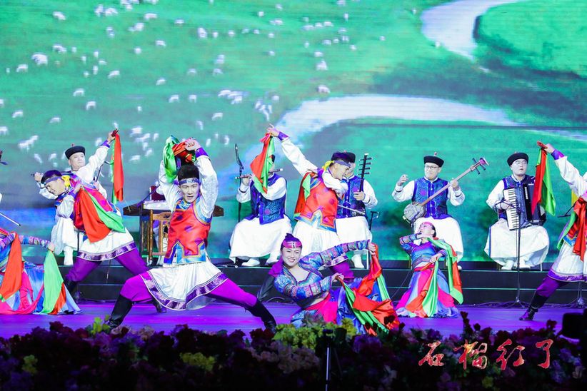 乌兰牧骑大型音乐剧《石榴红了》“点亮”北京人民大会堂