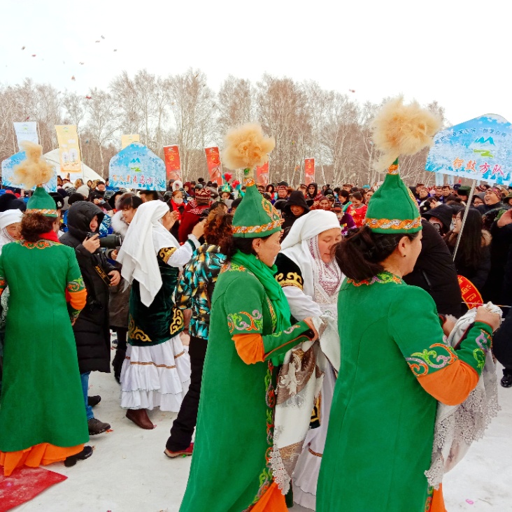 新疆哈巴河县冰雪旅游节——"桦不醉人,人自醉.