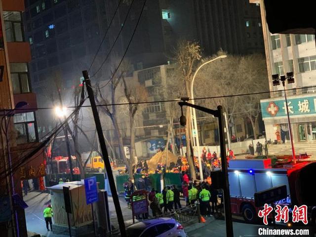 西宁南大街路面坍塌事故：失联人数上升至10人
