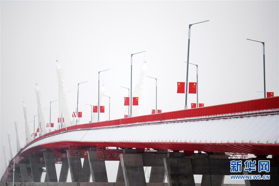 （经济）（8）中俄首座跨界江公路大桥通过验收 具备通车条件