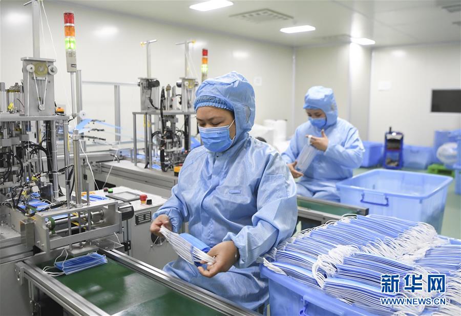 （新型冠状病毒感染的肺炎疫情防控）（1）重庆：赶制口罩为防控提供保障